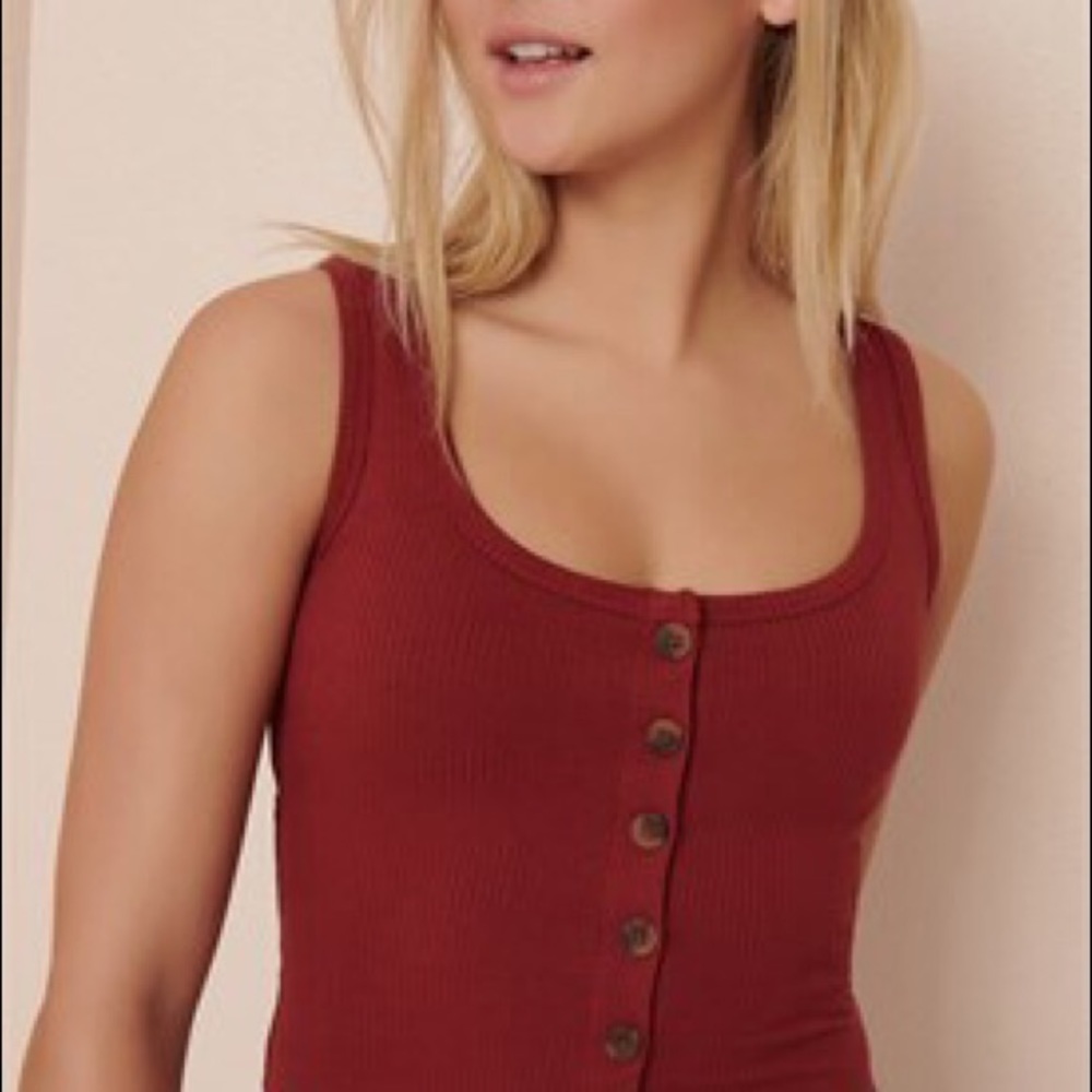 red button up garage tank
